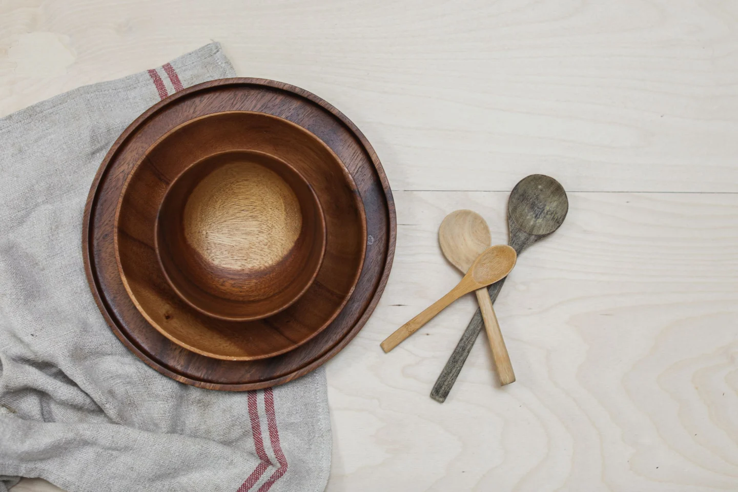 Walnut bowl and plate set